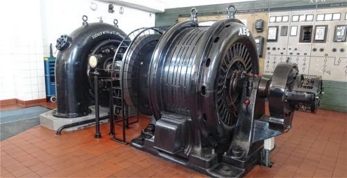 100 Jahre alter Blickfang: Die Turbinen der Kraftwerke Haag sind zum Teil noch im Original vorhanden. Fotos re