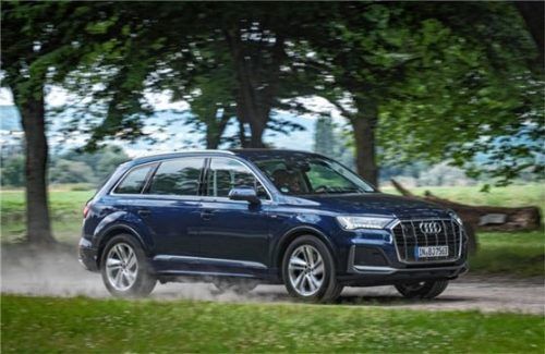 1,97 Metern Breite und eine Länge von bis zu 5,07 Metern disqualifizieren das Oberklasse-SUV als Innenstadtflitzer.