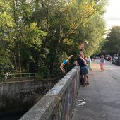 Gefahr durch Brücken-Springer