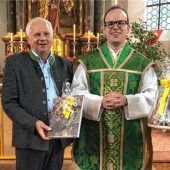 Kaplan verabschiedet sich von Gläubigen in Salmanskirchen