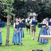Schonstetter Schlossmusik begeistert mit einer Mischung aus Polkas und Märschen