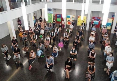 Abschied mit Abstand: Die Berufsschule I hat 350 Absolventen entlassen. Foto re