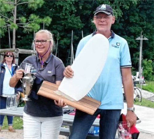 Angelika und Gerd Diederich vom SR Simssee siegten bei der Travemünder Woche.Foto Niessen