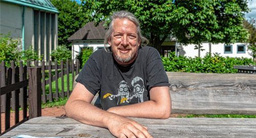 „Berufsjugendlicher“ zu sein – das wäre eine schreckliche Vorstellung für mich, sagt Martin Neuhold (49). Er wird deshalb zum Herbst sein Amt als Jugendreferent der evangelischen Kirche in Kolbermoor aufgeben. Foto Thomae