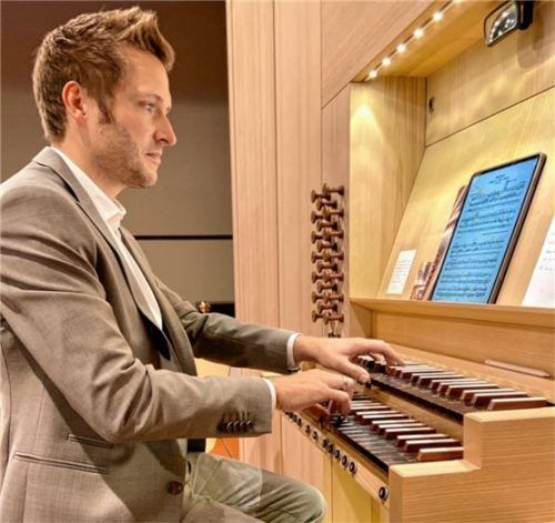 Christian Bischof liest die Noten zeitgemäß von einem Tablet. Foto Janka