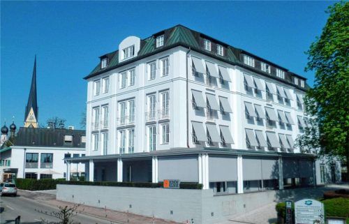 Die neue Tagesklinik Prien für Patienten mit psychischen Erkrankungen eröffnet nur wenige Minuten Fußweg vom Bahnhof entfernt. Foto Schön Klinik