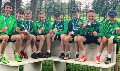 Das mit Silber dekorierte MTV-Team (von links): Jakob Bittl, Luca Oelsner, Maxi Ortmeier, Phillip Herrmann, Anton Röckl, Simon Röckl, Benjamin Bittl, Laurin Duschl. Foto  privat