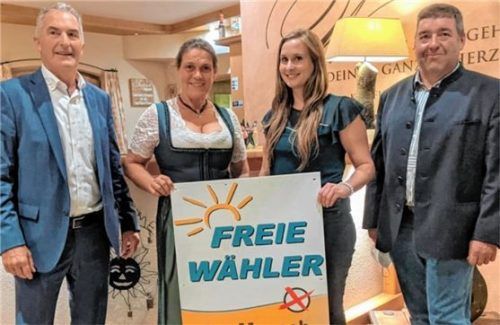 Das neue Vorstandsteam: (von links) Sepp Hofer, Barbara Stein, Sandra Höß und Josef Lausch.Foto  re