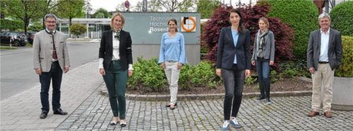 Das Projekt zur Gesunderhaltung unterstützen (von links) Bürgermeister Stefan Lederwascher, Eva Faltner, Geschäftsführerin des CSW, Dr. Friederike Link, Wissenschaftliche Projektmitarbeiterin der TH Rosenheim, Professorin Dr. Katharina Lüftl, Wissenschaftliche Projektleitung, Gesundheitspsychologin Katharina Unsin und Professor Heinrich Köster, Präsident der TH Rosenheim.Foto TH Rosenheim