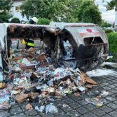 Unbekannte zünden Container an