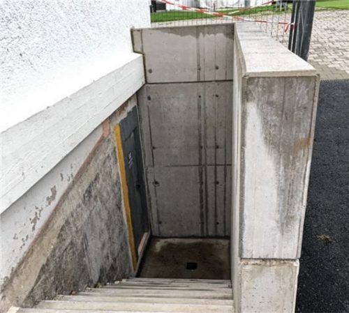 Der Eingang zur neuen Mini-Turnhalle.