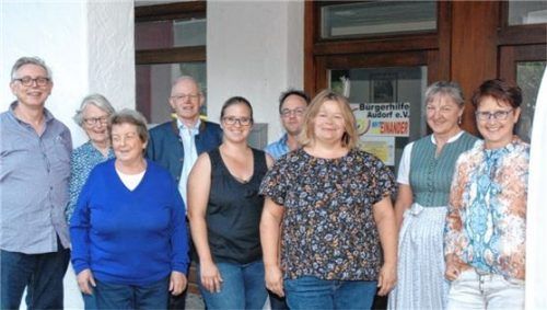 Der neue Vorstand, bestehend aus (von links): Klaus Muno, Karin Meißner-Schmidt, Ursula Theyrl, Josef Gasteiger, Hanna Zenker, Stephan Holzer, Kathrin Bachmann, Johanna Weber und Simone Adam. Es fehlt Max Resch. Foto re