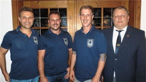 Der neue Vorstand der Krieger- und Soldatenkameradschaft: (von links) Thomas Bichlmaier (Schriftführer), Michael Fischer (Kassier), Christoph Bichlmaier (Zweiter Vorsitzender) und Anton Gatterhuber (Vorsitzender). Foto stettner
