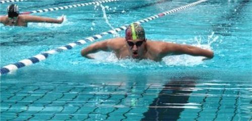 Der Rosenheimer Korbinian Miciecki qualifizierte sich für das Freistilfinale. Foto  Renate Wieser