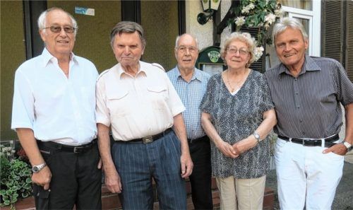 Der Vorstand der Schlesier-Ortsgruppe Bruckmühl (von links) Hans-Reinhard Fössmeier, Stefan Iffländer, Klaus-Peter Schwarz, Bärbel Riemer und Franz Gaßl. Foto  Baumann