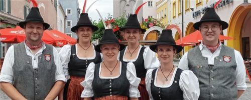 Der Vorstand des Spielmannszuges Rosenheim: (von links) Andreas Gehrig, Sabine Bodner, Stefanie Zöllner, Anna Franz, Manuela Geberl und Marinus Pollinger.Foto re