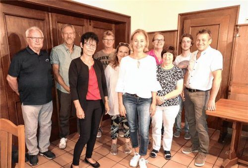 Der Vorstand setzt sich wie folgt zusammen: Beisitzer Helmut Feuerer, Herbert Willeitner (Schriftführer und Sprecher Freundeskreis), Marion Köppl (Zweite Vorsitzende), Beisitzer Jürgen Köppl, Helga Schiffmann (Revision), Vorsitzende Gabi Böning, Vroni Waldschütz (Revision), Anna Feuerer (Schatzmeister), Peter Schiffmann (Beisitzer und Jugendwart) und Beisitzer Sebastian Daxeder (von links). Foto re