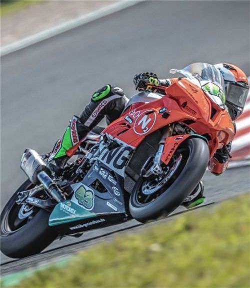 Der Waldkraiburger Luca Grünwald will mit seinem BMW-Team wieder an die Spitze des Starterfeldes in der IDM. Foto idm.de / DSeidel