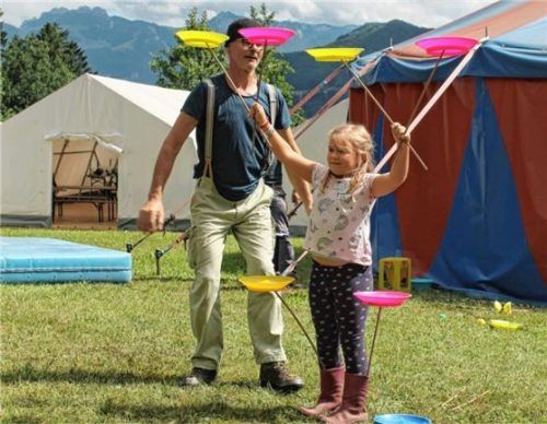 Die akrobatischen Darbietungen bei der Zirkusvorstellung waren ein weiteres Highlight. Fotos Kjr
