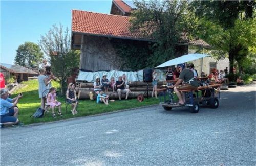 Die Bierkutsche: Gut beschirmt und mit Helm blieb das Gefährt in der Gesamtwertung eher im unteren Mittelfeld.