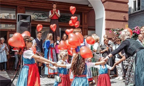 Die Boutique Beo hat eine Benefizveranstaltung veranstaltet und mit einer Tombola 11000 Euro für den Verein „Orienthelfer“ erzielt. Foto Lisa Lanzinger