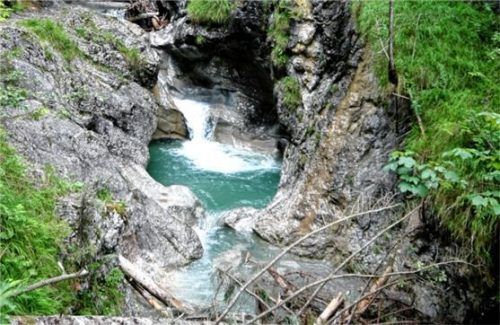 Die Gießenbachklamm in Kiefersfelden: Ob Gefahr besteht, soll geprüft werden. Foto Schmidt