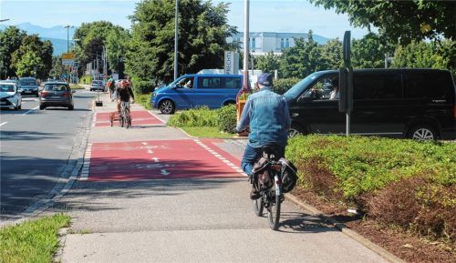 DIese Ausfahrt an der Ebersberger Straße ist vom geplanten Anbau nicht betroffen.