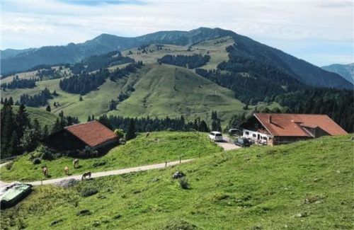 Die Schweinsteigeralm von Katharina Kern liegt am Sudelfeld mitten im Mangfallgebirge.