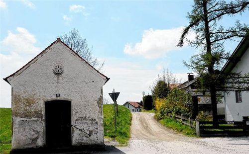 Die Wieskapellenstraße könnte nach Meinung einiger Mitglieder des Haager Bauausschusses als Entlastungsstraße für das Nadelöhr rund um die Eisdiele dienen.Foto Bauer