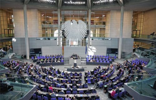 Durch Überhangmandate nimmt die Zahl der Bundestagsabgeordneten von Wahl zu Wahl zu. Eine Wahlrechtsreform ist allerdings nicht in Sicht. Foto dpa