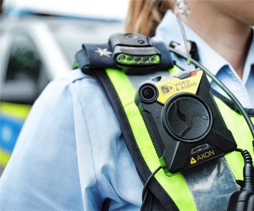 Eine sogenannte Bodycam hatte die Entgleisungen der jungen Frau in Bild und Ton festgehalten. Foto dpa