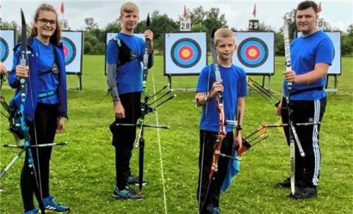Einmal Gold und zweimal Silber für die Raublinger: (von links) Lena Holweger, Kilian Mayer, Nils Basel und Ludwig Eß. Foto Privat