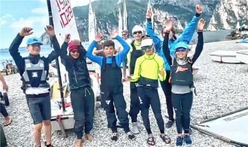 Glückwünsche vom Gardasee: Die CYC-Nachwuchssegler reisten nach dem Silbermedaillengewinn von Tina Lutz zu einem dreitägigen Trainingslager. Foto privat