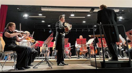 Hornsolist Nikolaus Dengg und das Chiemgau-Orchester harmonierten perfekt. Foto Kirchner