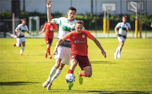 Michael Neumeier erzielte den zwischenzeitlichen Ausgleich für die Wasserburger Löwen.Foto John Cater