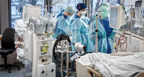 Mit schweren Krankheitsverläufen rechnen Mediziner des Romed-Klinikums Rosenheim auch während der vierten Corona-Welle. Foto Romed-Kliniken