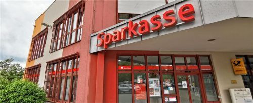 Schließt Ende des Jahres: die Sparkassenfiliale in der Mühldorfer Oderstraße. Foto  Enzinger