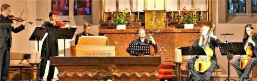 Sie spielten Barockes: (von links) Simon Steinkühler, Eva Maria Röll, Michael Anderl, Michael Rupprecht, Sabina Lehrmann und Annalisa Pappano. Foto Janka