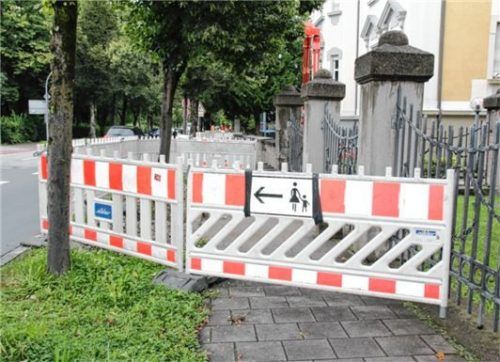 Teile des Geh- und Radweges entlang der Prinzregentenstraße sind gesperrt. Hier verlegt Vodafone neue Breitbandkabel. Foto Schulz