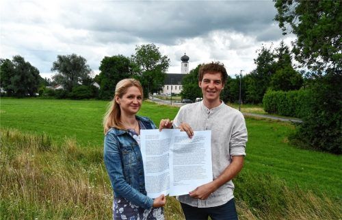 Theresa Moritzer und Florian Hofmann aus Oberwöhr wissen, wie es sich anfühlt, wenn die eigene Heimat in den Fluten versinkt. Jetzt haben sie einen offenen Brief an Ministerpräsident Markus Söder verfasst. Foto Schlecker