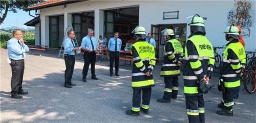 Unter den Augen von Stadtbrandrat Hans Meyrl legten sechs Feuerwehrleute die Ausbildung zur Modularen Truppausbildung ab.
