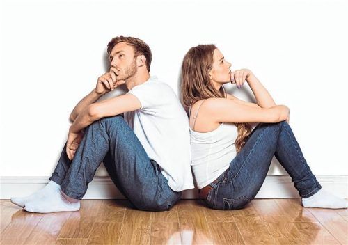 Wer einen Bausparvertrag für die eigenen vier Wände abschließen möchte, sollte zuvor einiges bedenken. Foto WavebreakmediaMicro / Panthermedia