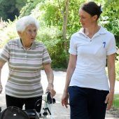 Tausend Helfer für Pflegebedürftige