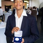 Hitlergruß im Einkaufszentrum