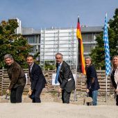 Spatenstich für Forschungszentrum