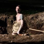 Anklage aus dem Grab