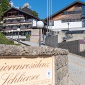 Alleingelassen im Skandalheim