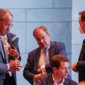 Laschet kämpft gegen den Untergang