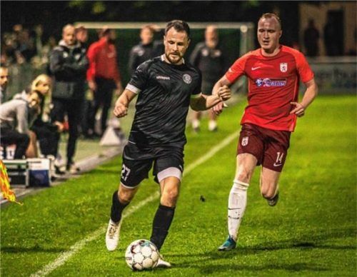 Albert Schaberl (rechts) traf zum zwischenzeitlichen 2:2-Ausgleich für den TSV Wasserburg.Foto John Cater