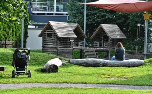 An den Spielplätzen – im Bild das Areal in Leiten – scheiden sich die Geister der Kinder und Jugendlichen in Stephanskirchen: „Es gibt genug“ sagen genauso viele wie „Wir wollen mehr“.Foto Schlecker